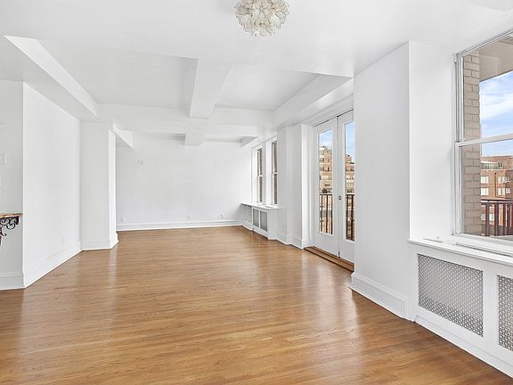 3rd image of 40 E 61st St APT 14B