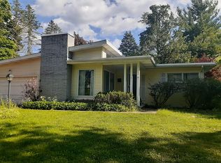 1652 Hubbard Rd, East Aurora, NY 14052