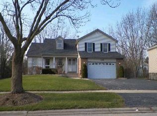1048 S Falmore Dr, Palatine, IL 60067