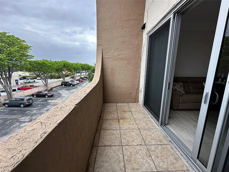 10900 SW 104th St #322 — Photo 28
