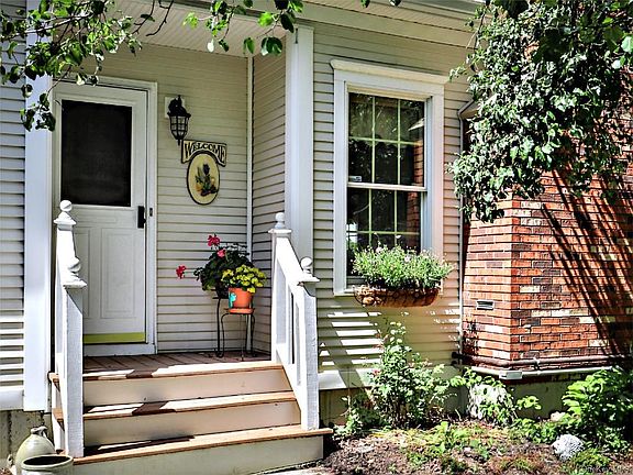 5th image of 20 Spruce Hill Ln