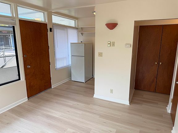 3rd image of 1305 NE Ravenna Blvd APT 102