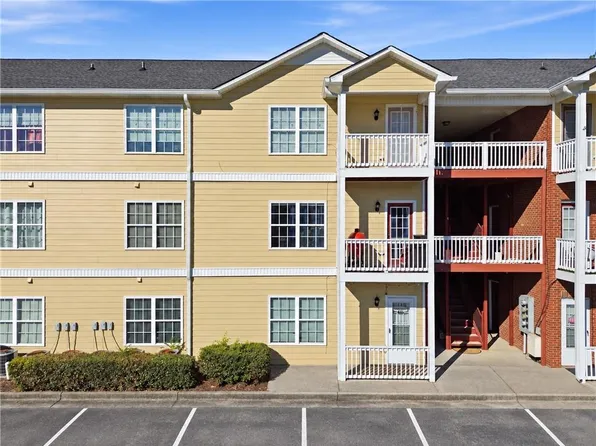 406 Waterford Dr, Calhoun, GA 30701