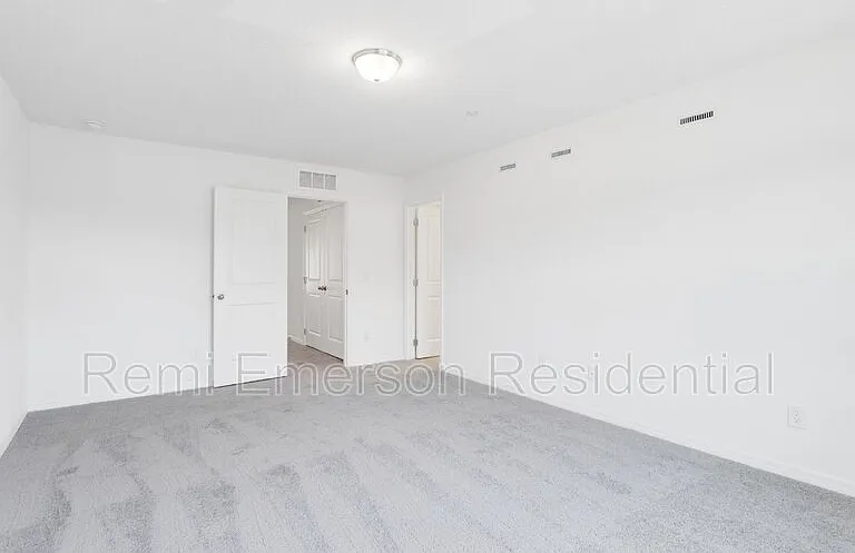 3150 Merton Aly — Photo 10