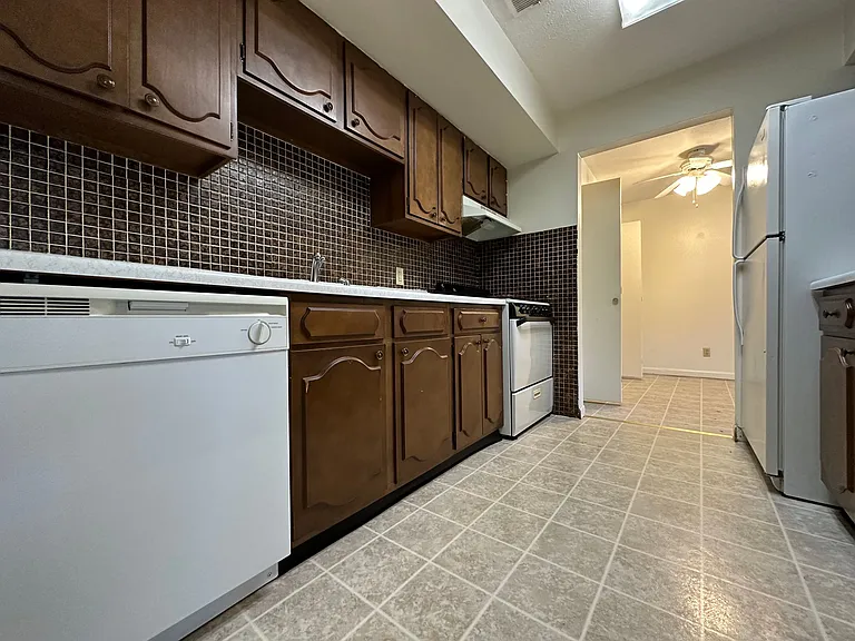 108 College Park Ct — Photo 11