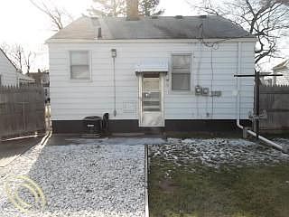 4th image of 19147 Elkhart St