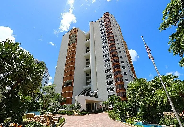 4251 Gulf Shore Blvd N #17A — Photo 1