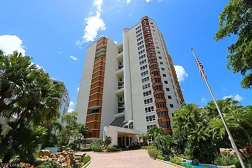 4251 Gulf Shore Blvd N Photo 1