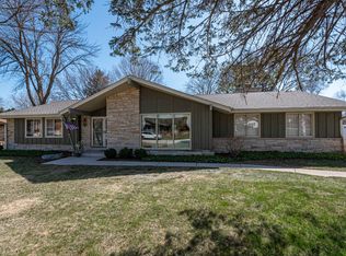 1855 W Daisy Ln, Glendale, WI 53209