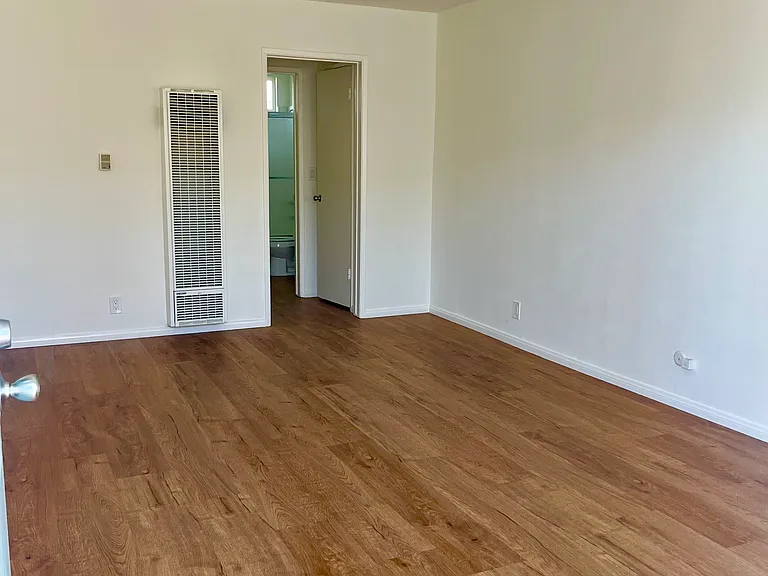 950 Magnolia Ave #25 — Photo 1
