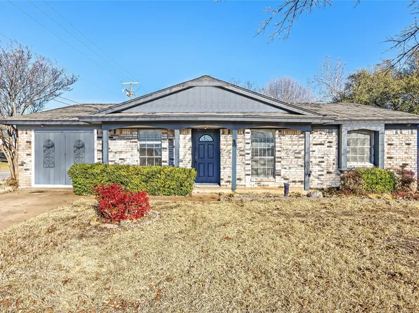 1201 Mars Dr, Cedar Hill, TX 75104