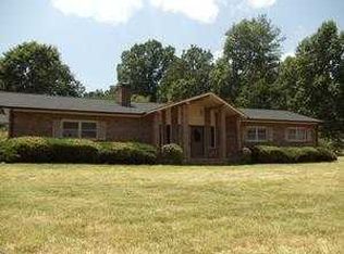 401 Lewittes Rd, Taylorsville, NC 28681