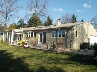 382 County Line Rd, Huntingdon Valley, PA 19006