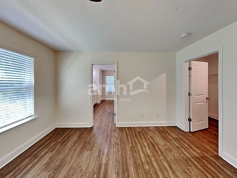 124 Cobblestone Dr — Photo 9
