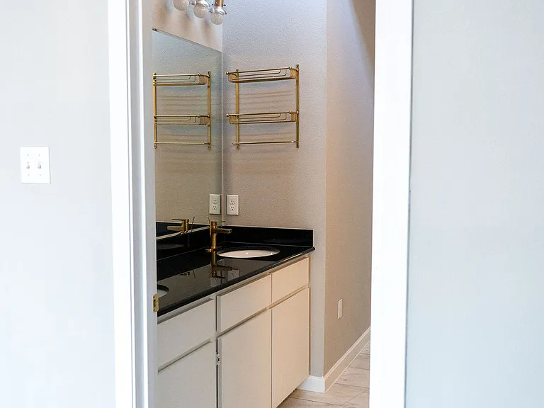310 S Jensen Dr — Photo 4