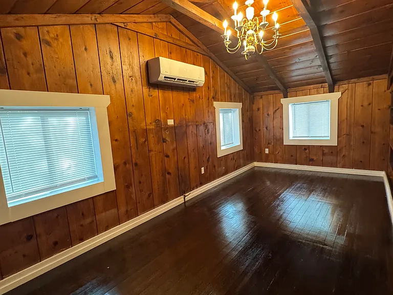 555 W Poplar St #1/2 — Photo 2