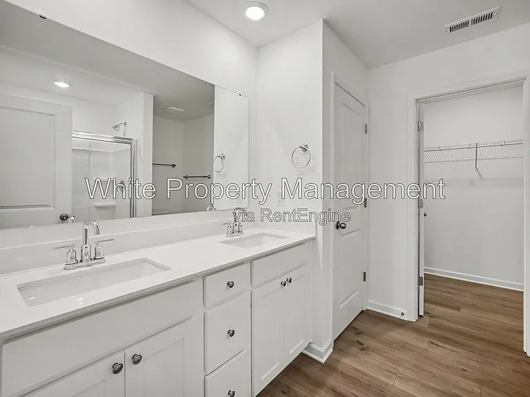 319 W 18th St — Photo 15