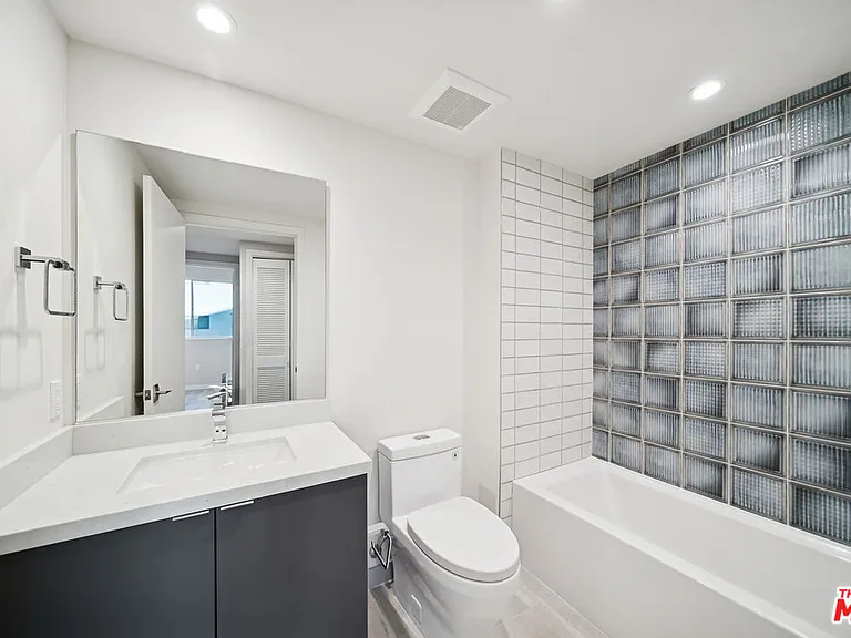 1051 S Corning St #501 — Photo 31