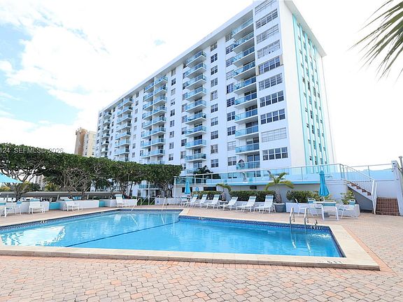 5th image of 2841 NE 163rd St APT 902