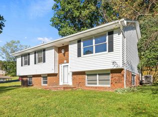 219 Smith St, Pembroke, VA 24136