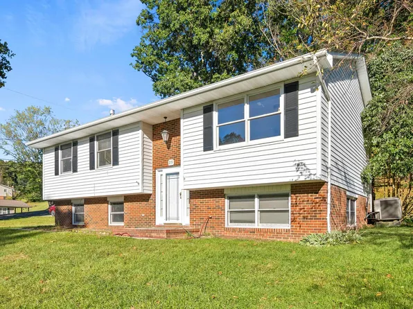 219 Smith St, Pembroke, VA 24136