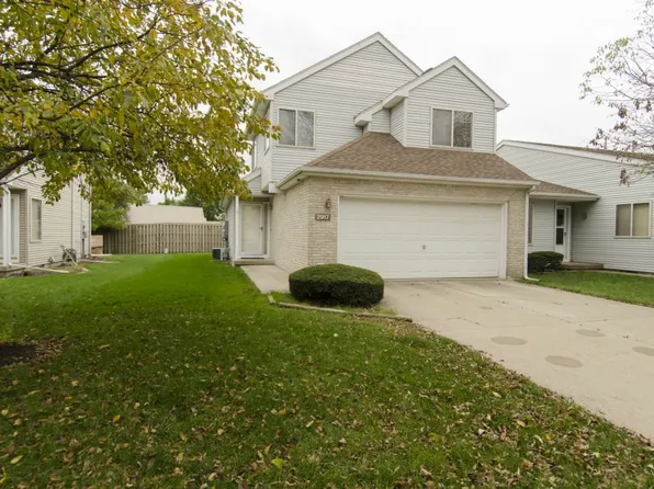 2917 Sierra Dr, Champaign, IL 61822