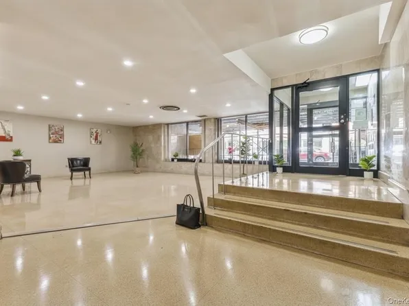 99-99 70th Ave #5D, Flushing, NY 11367