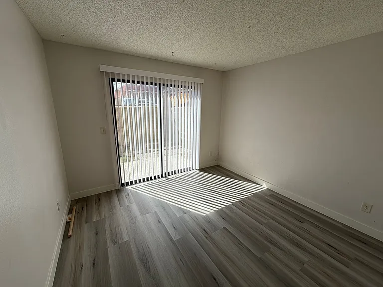 1215 Mews Ln — Photo 14