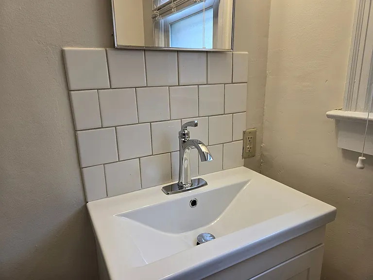 1015 W Benton St — Photo 18