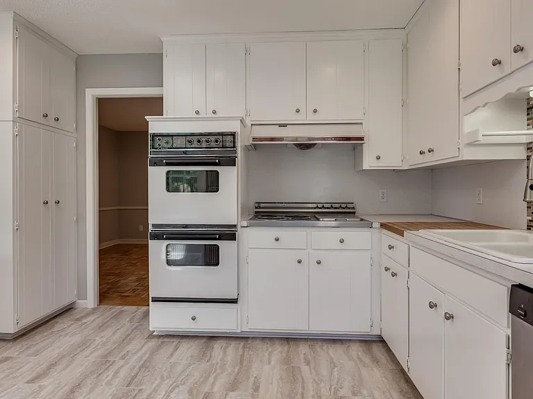 7116 Gleason Rd — Photo 11