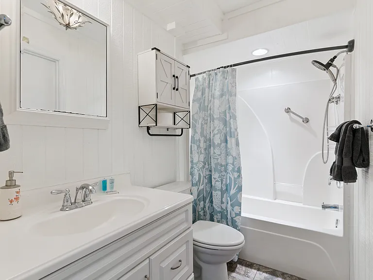 111 Thompson Cv — Photo 10