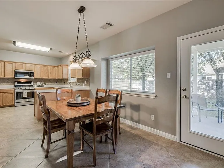 1405 Faustino Cv — Photo 7