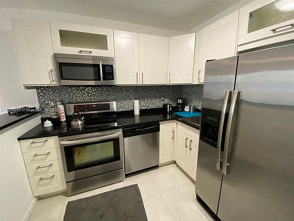 3rd image of 1540 Meridian Ave APT 3D