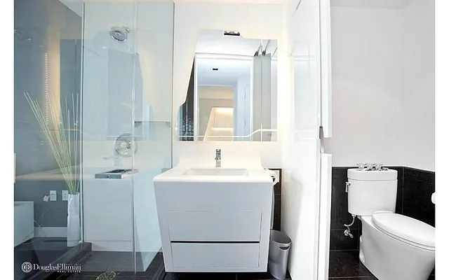 Rented by Douglas Elliman | media 27