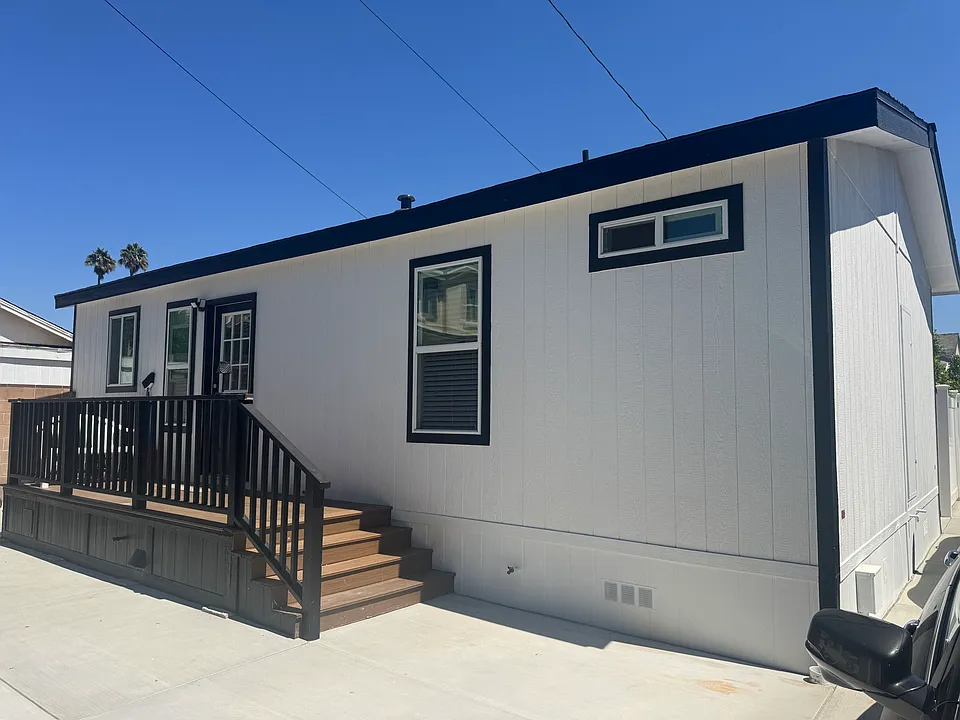 61 Fremont Ave #1/2