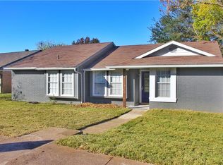 2105 High Bluff Dr, Garland, TX