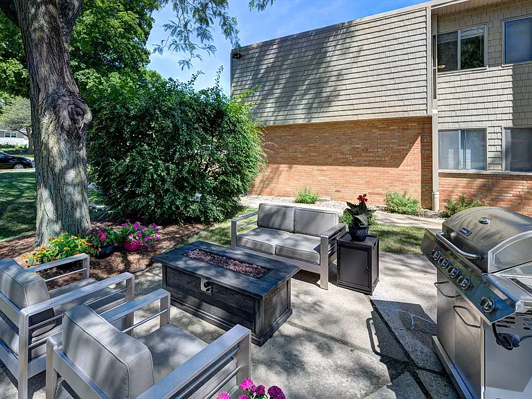 Midvale Heights Apartments — Photo 6