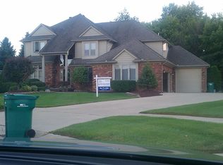 15837 Gardenia Ct, Macomb, MI 48042