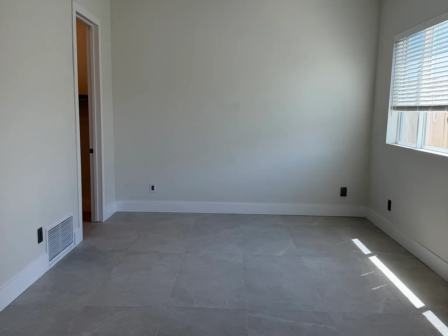 Studio, 600 sqft, $2,695 — Photo 2