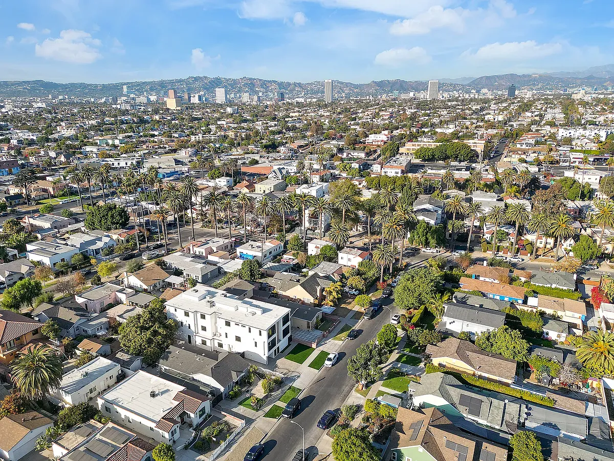 Building Photo - 2123 S Cloverdale Ave #1