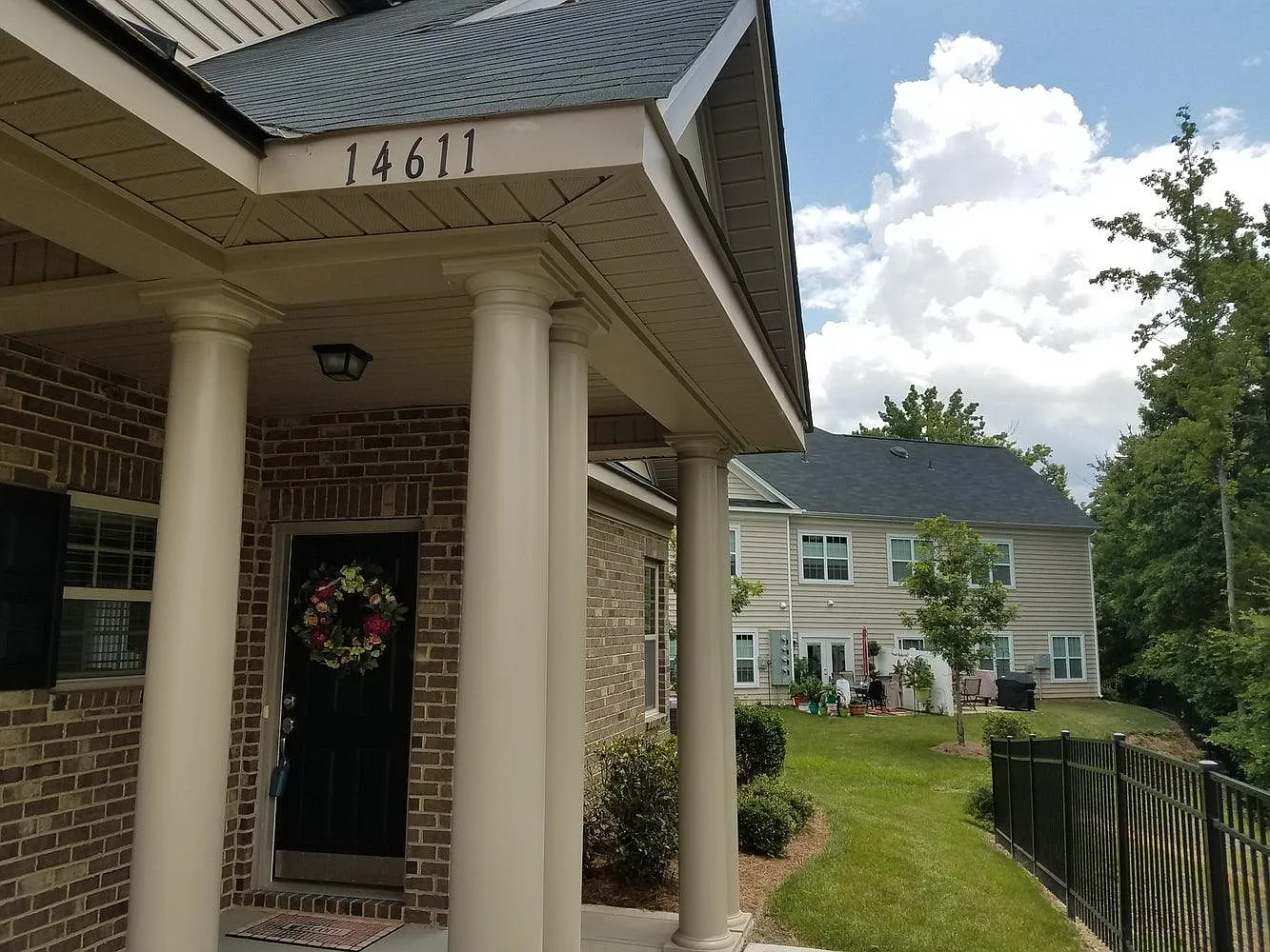3 bed, 2.5 bath, 1582 sqft, $2,189 — Photo 1