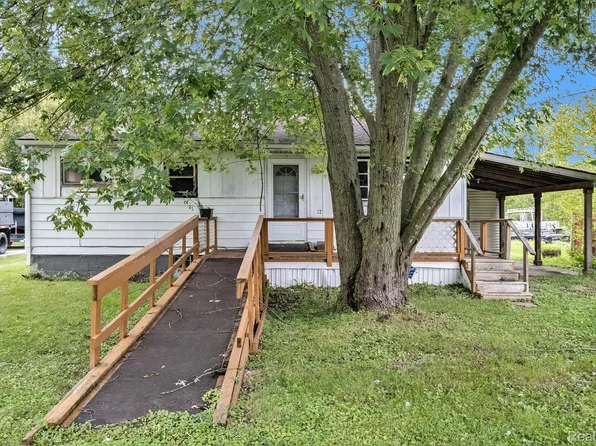 16080 Whitehead Dr, Linden, MI 48451