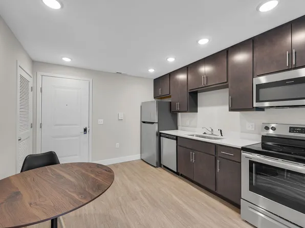 707 W Springfield Ave