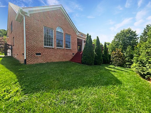 3rd image of 454 Beauchamp Cir