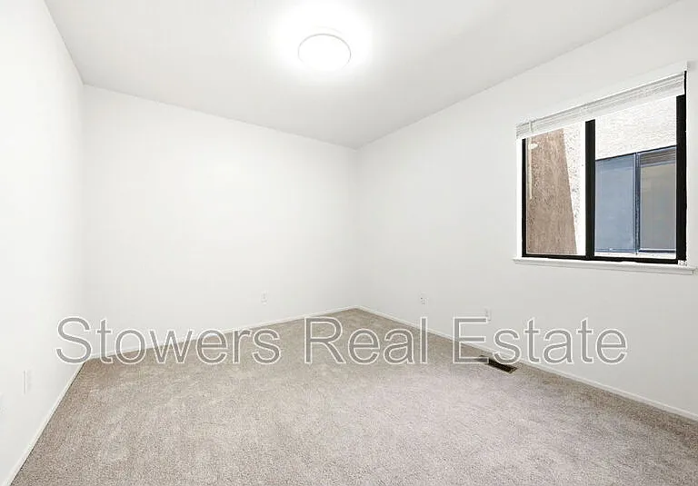 2033 Raphael Ct — Photo 15