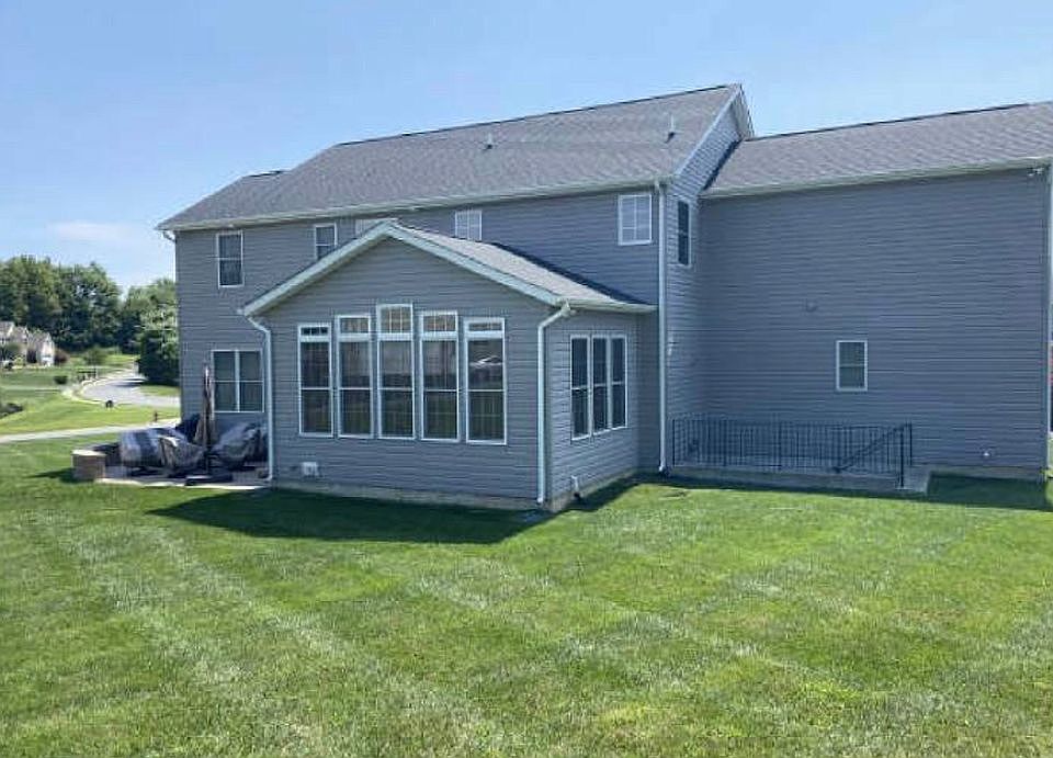 2nd image of 754 Chatelaine Ct