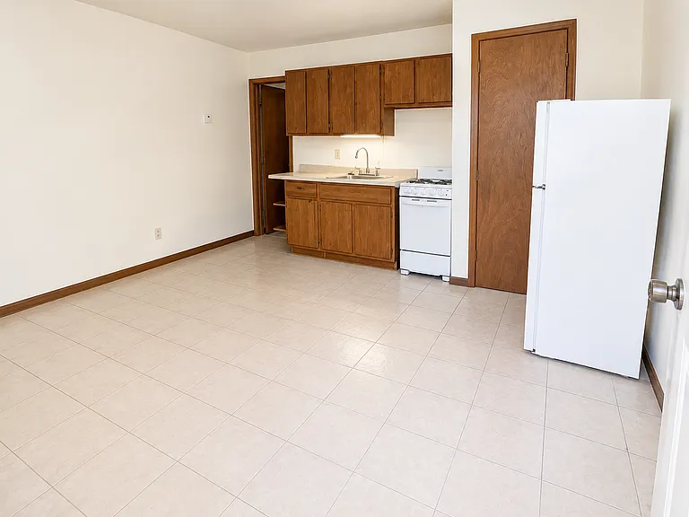 535 N Main St — Photo 3