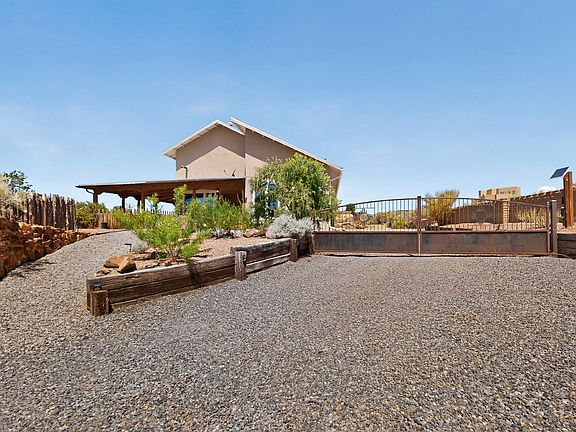3rd image of 1925 Sonora Rd NE