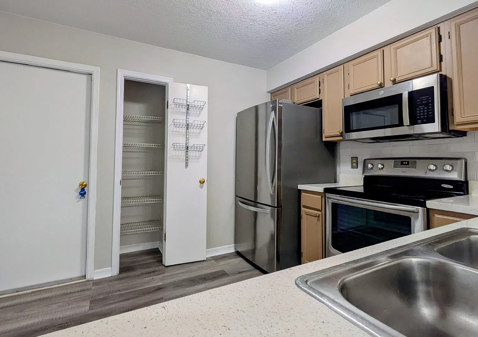 3 bed, 2.5 bath, 1446 sqft, $2,295 — Photo 4
