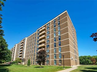 2835 Islington Ave #910, Toronto, ON M9L2K2